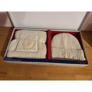 NIB TRUE RELIGION 2 PIECE GIFT SET KNIT SCARF AND HAT HORSESHOE LOGO CAMEL TAN